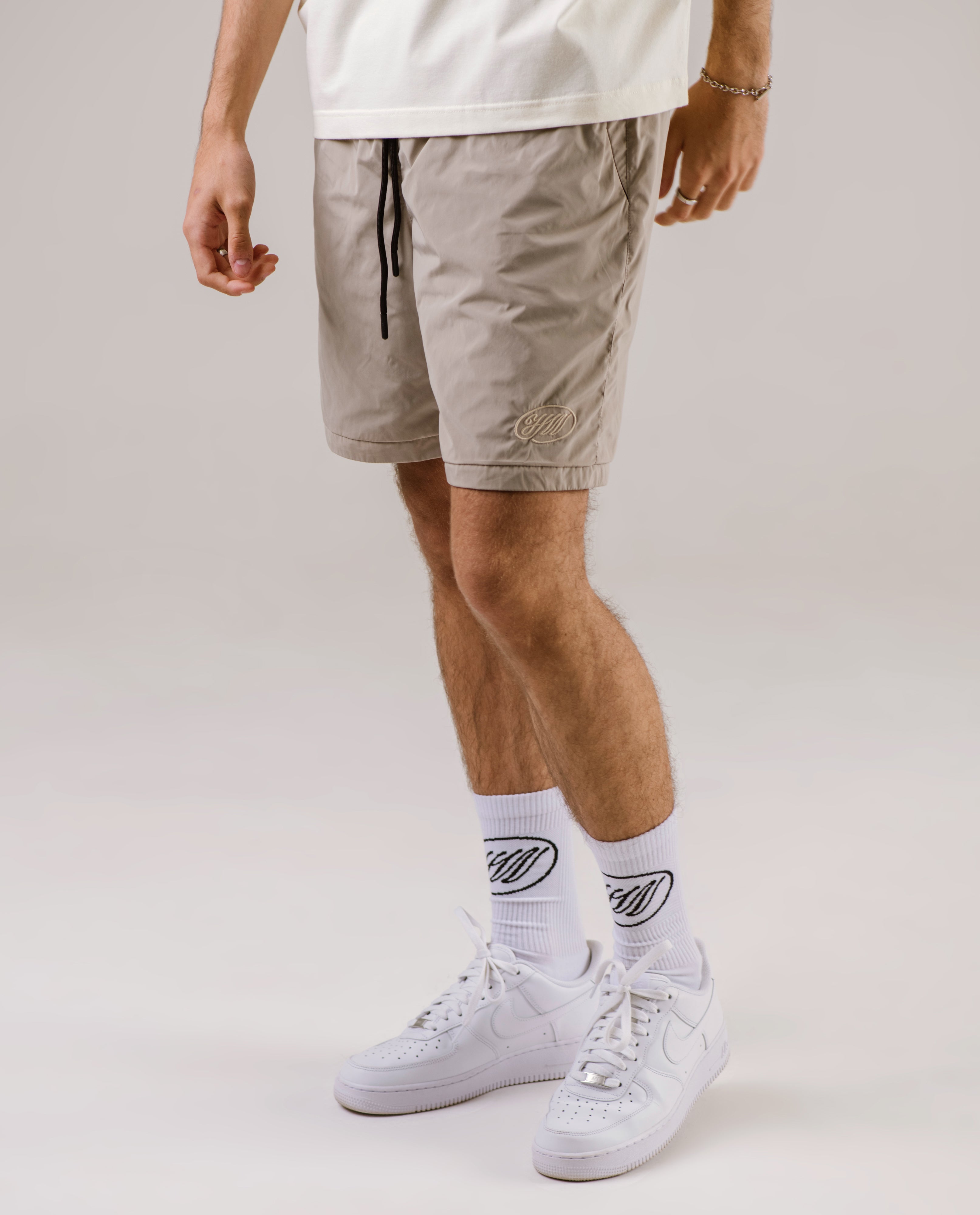 Monogram Shorts – Holographik Workshop d.o.o.